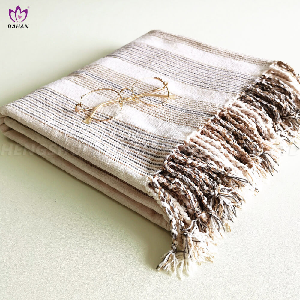 BK113 Striped tassel blanket.