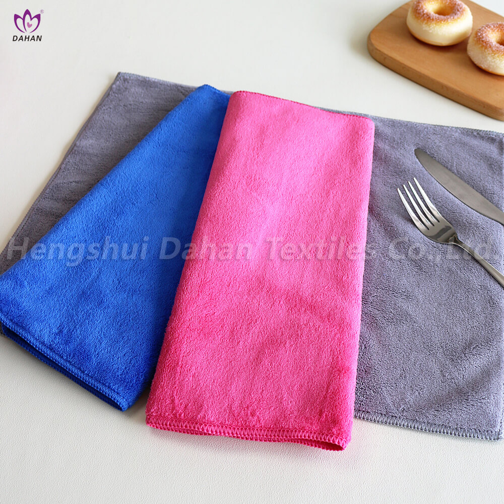 124 Solid color microfiber towels. 