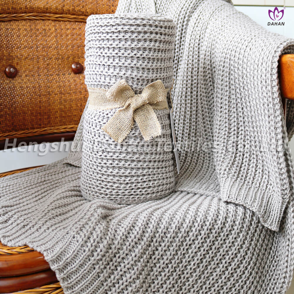 BK369 100% Polyester knitted blankets .