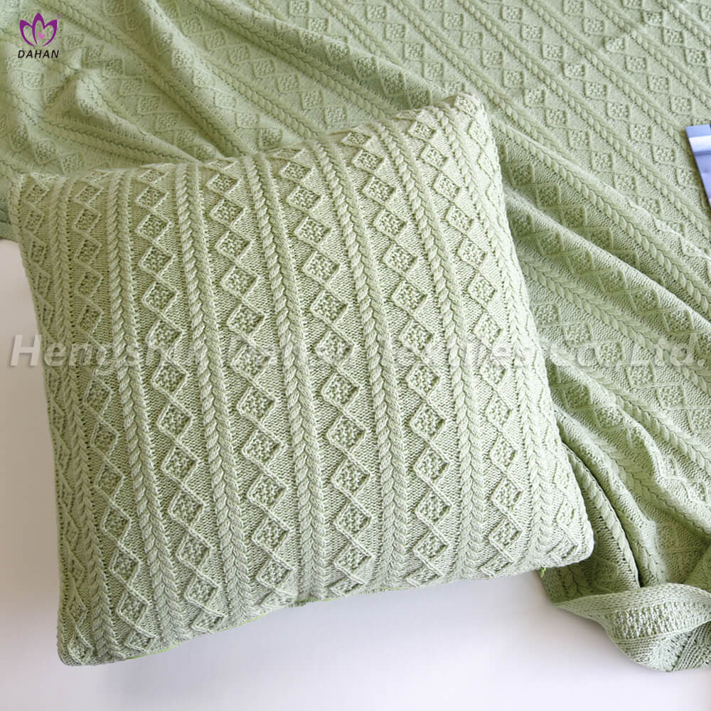 BK318 Knitted blanket and pillow .