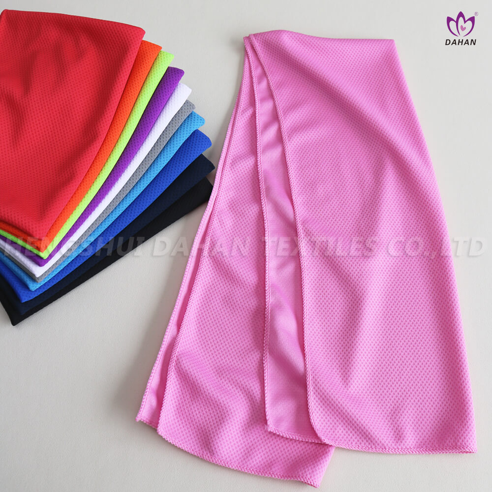 Microfiber solid color cooling towel. 