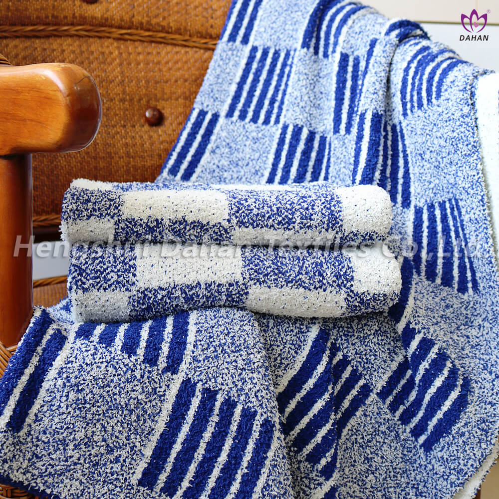BK337 Double side knitted blanket .