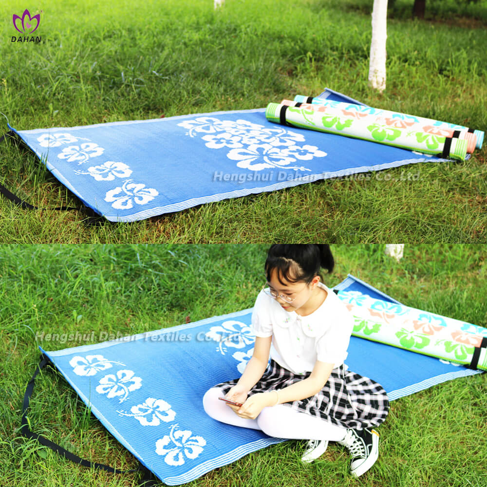 Outdoor waterproof mat, plastic woven picnic mat.