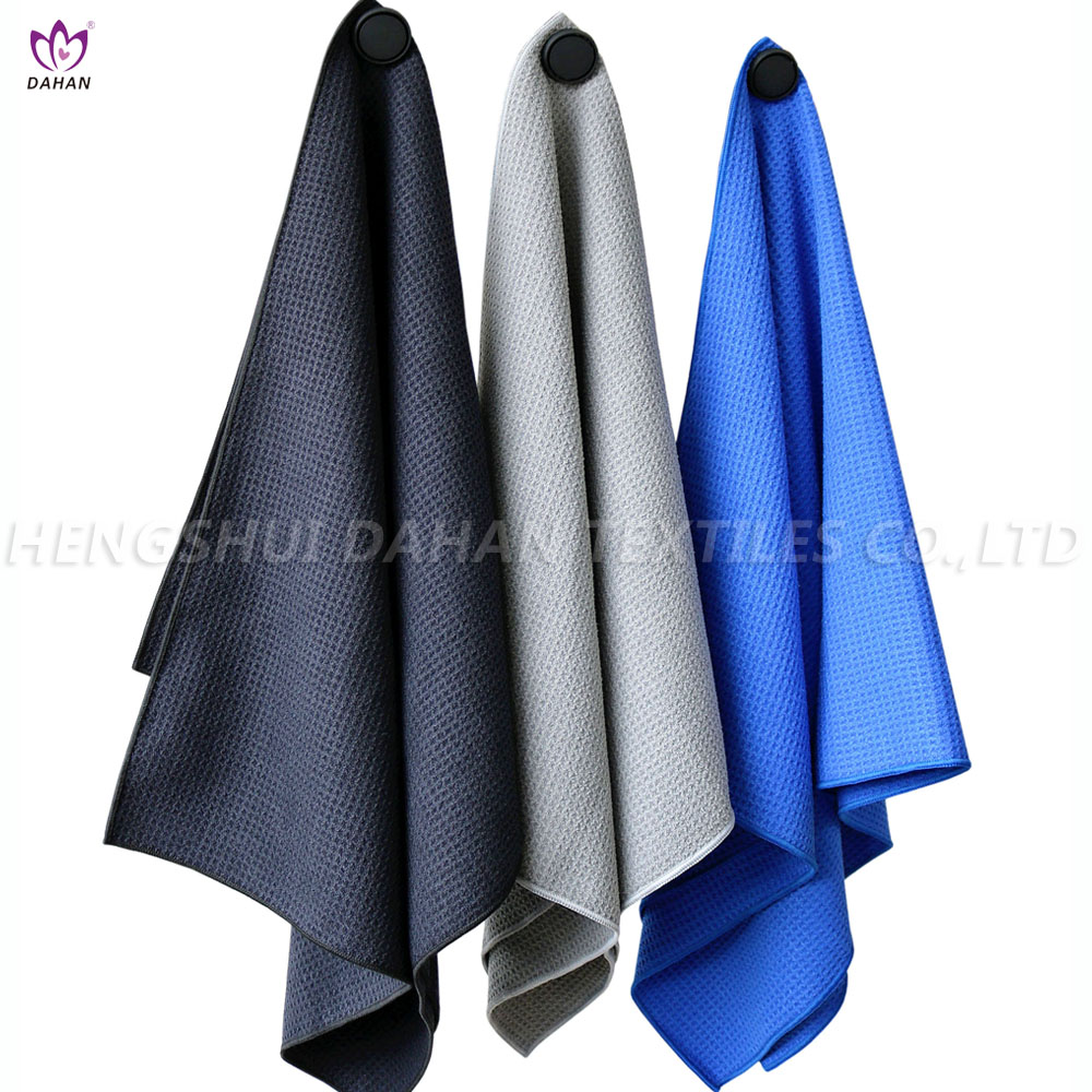 MC285 Microfiber golf towel. 