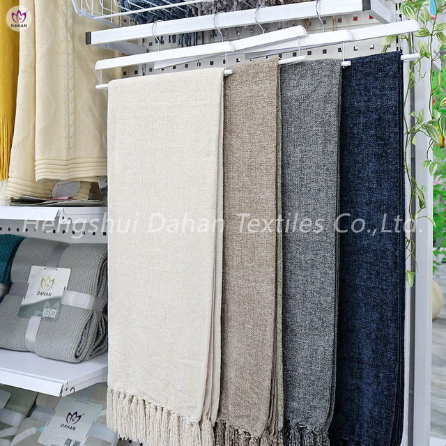  BK414 Solid color tassel blankets.