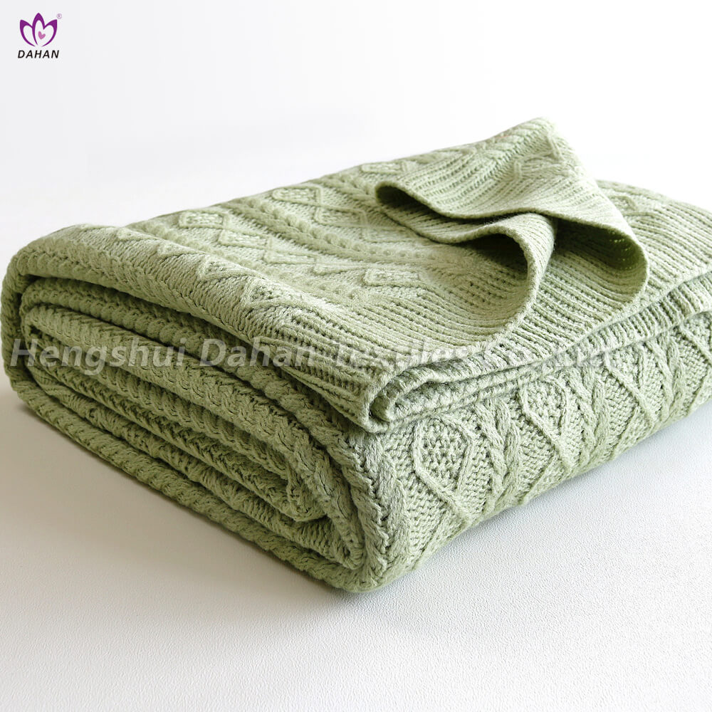 BK318 Knitted blanket and pillow .
