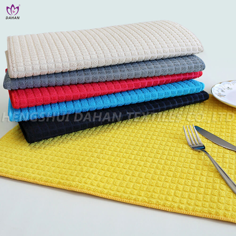 Solid color drying mat.