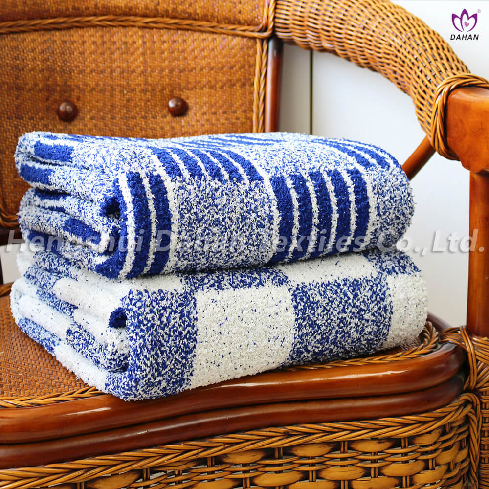 BK337 Double side knitted blanket .