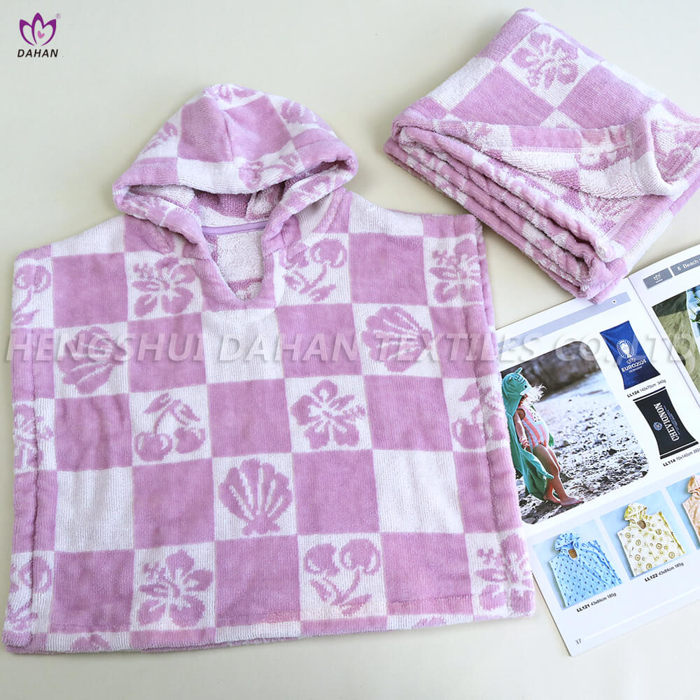 LL125 Printed hooded towel and bath towel.