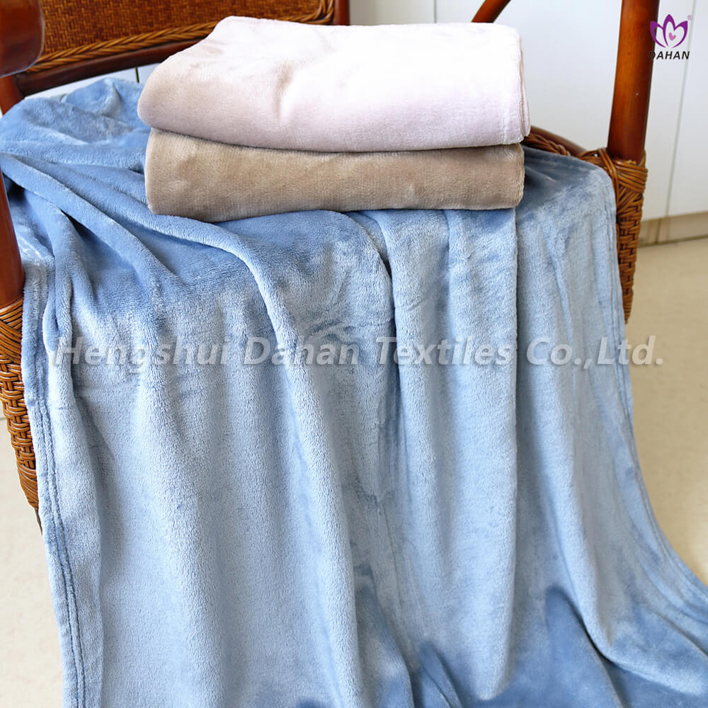 BK325 Solid color flannel blankets. 