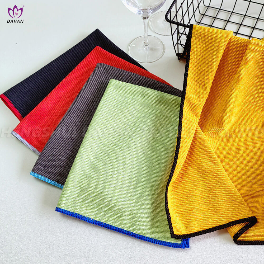 Microfiber small pearl cleaning cloth.