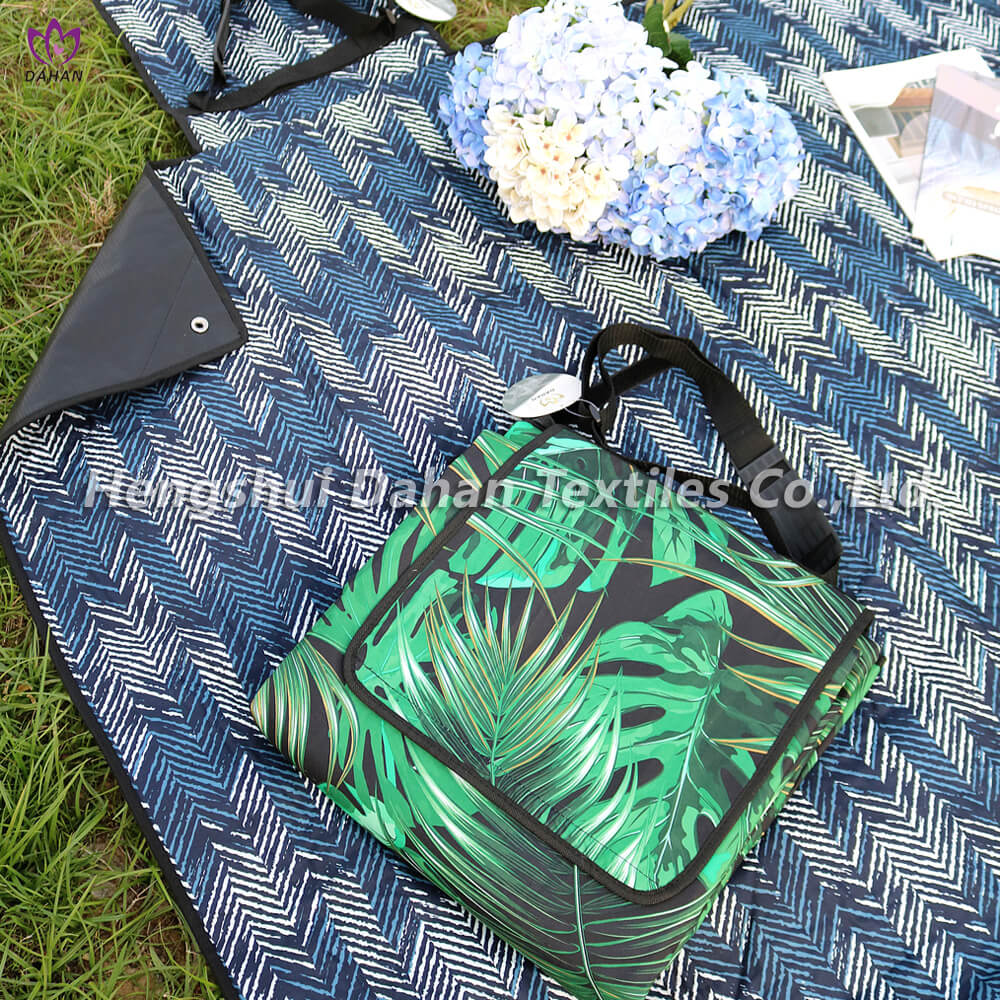  Waterproof printed picnic mat. PC85
